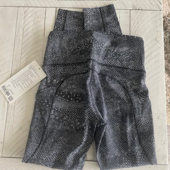 lululemon Fast and Free 7/8 Black and White Women's Leggings - Picture 8 of 13